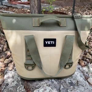 *RARE* YETI Hopper Two 20L soft-sided Cooler